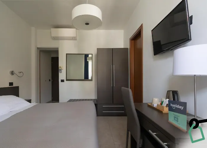 Hotiday Готель