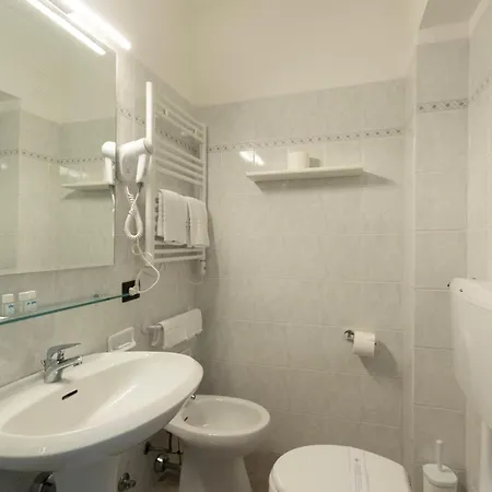 Otel Hotiday 3*
